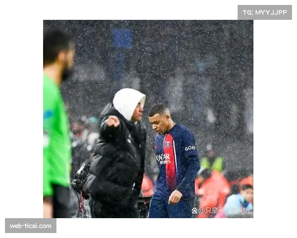 巴黎圣日耳曼主场对阵里昂，姆巴佩复出将考验联赛最佳防线